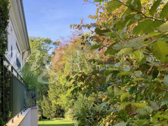 HERVORRAGENDE WOHNUNG VON 450 M² – SEEBLICK – MIT GROSSEM PRIVATEN GARTEN VON 850 M²