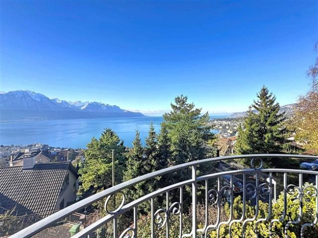 Hervorragende 2,5 Zimmer Wohnung von 72 m² mit Balkonen und wunderschönem Blick auf den See