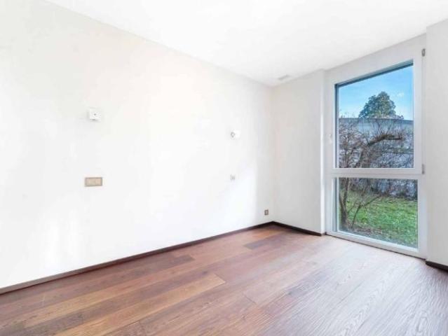 Hervorragende 3,5 Zimmer Luxuswohnung mit Terrasse und Garten Sofort verfügbar