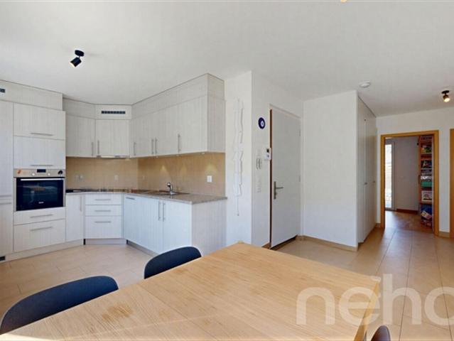 Hervorragende 3,5 Zimmer Wohnung im obersten Stock von Sion mit großer Terrasse