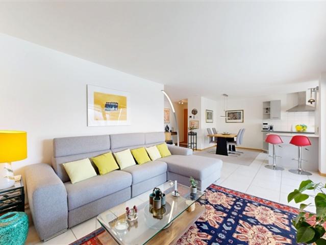 Hervorragende 4,5 Zimmer Wohnung mit Terrasse