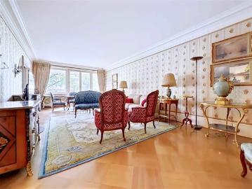 Hervorragende 5 Zimmer Wohnung in Florissant