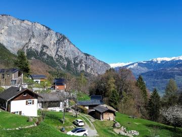 Hervorragendes 4,5 Zimmer Chalet auf einem Grundstück von 6.876 m²