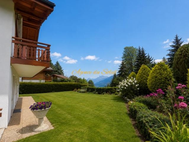 Hervorragendes 6,5 Zimmer Chalet in einer privilegierten, grünen und ruhigen Lage in Crans
