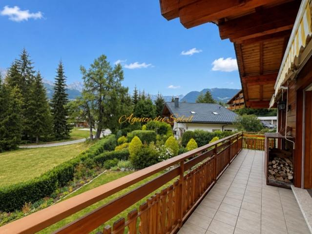 Hervorragendes Familienchalet in einer privilegierten, grünen und ruhigen Lage in Crans