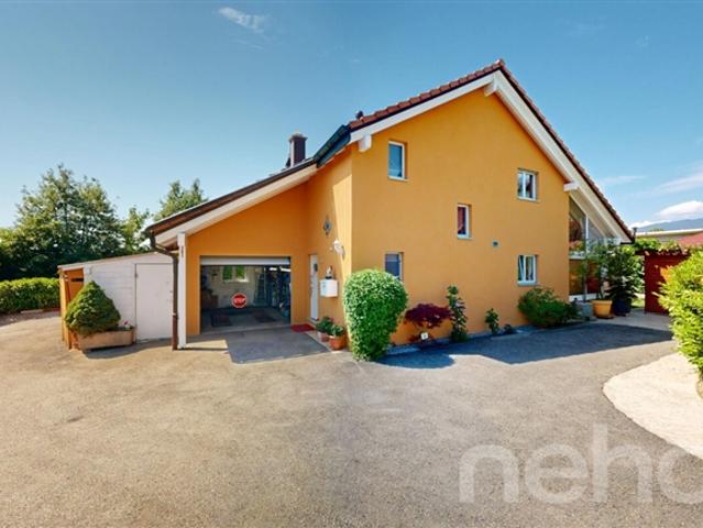 Hervorragendes Familienhaus mit Pool und Sommerküche in einer ruhigen Gegend