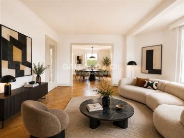 Hervorragendes freistehendes Haus mit 6,5 Zimmern und eigenständigem Studio