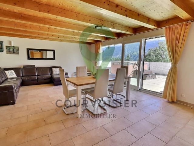 Hervorragendes Penthouse in einer renovierten Eigentumswohnung mit Blick auf die Alpen