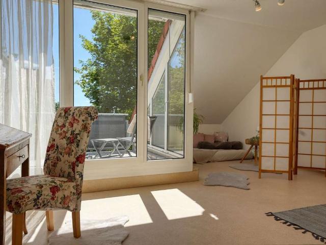 Herxheim: Ruhiges Apartment im 2. OG mit Dachterrasse nach Südwesten