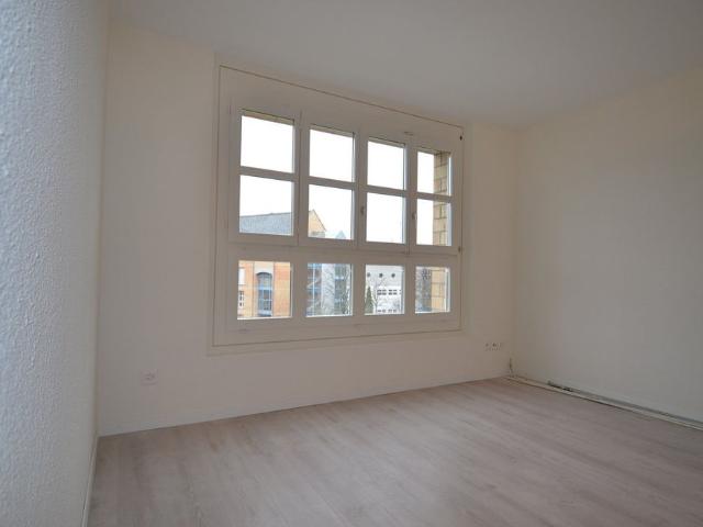 Herzige Dachwohnung mit interessantem Grundriss.