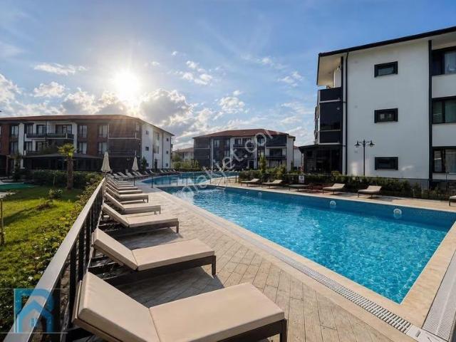 ! Her Gün Tatil Hissini Yaşatan & Konsept Site İçerisinde 2+1!