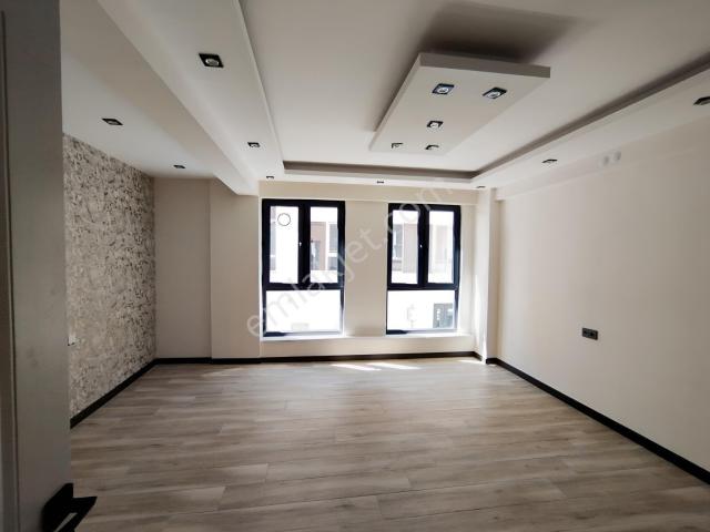 Her Detayı Özenle Tasarlanmış Çift Cephe Geniş Daire