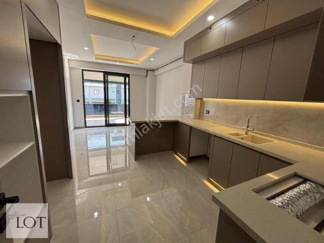 Her Takasa Açık Karahasanlı 3.5+1 Havuzlu Sitede Lüks Daireler