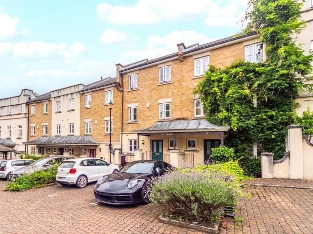 Herbert Mews, London SW2 4 bed terraced house to rent £4,600 pcm £1,062 pw