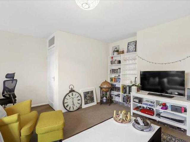 Herbert Road, Wimbledon, Wimbledon 2 bed maisonette to rent £2,350 pcm £542 pw