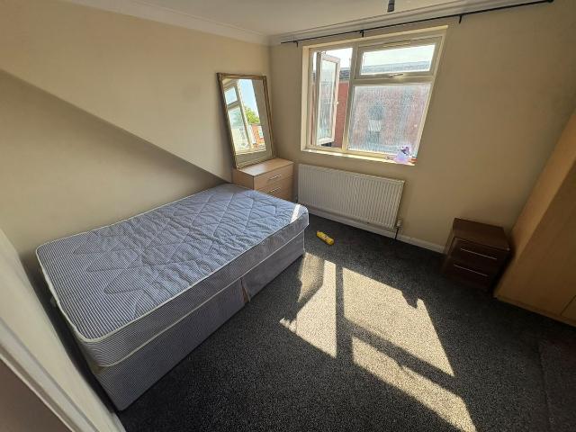 Herbert Road UB1, 1 bed flat to rent, £1,250 pcm | PrimeLocation