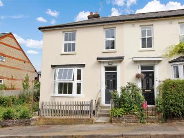 Herbert Street, Old Town, Hemel. 3 bed semi detached house to rent £1,950 pcm £450 pw