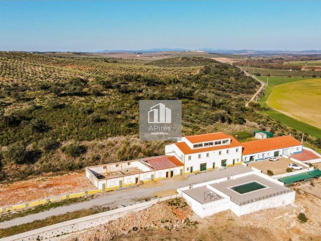 Herdade no Alentejo, Monte da Serrinha, com licença para turismo Rural, totalmente remodelado