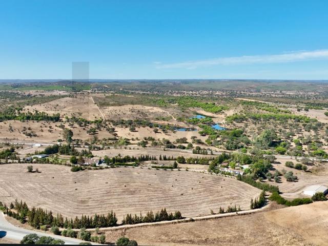 Herdade com 63Ha, com excelente potencial de investimento agrícola e turístico