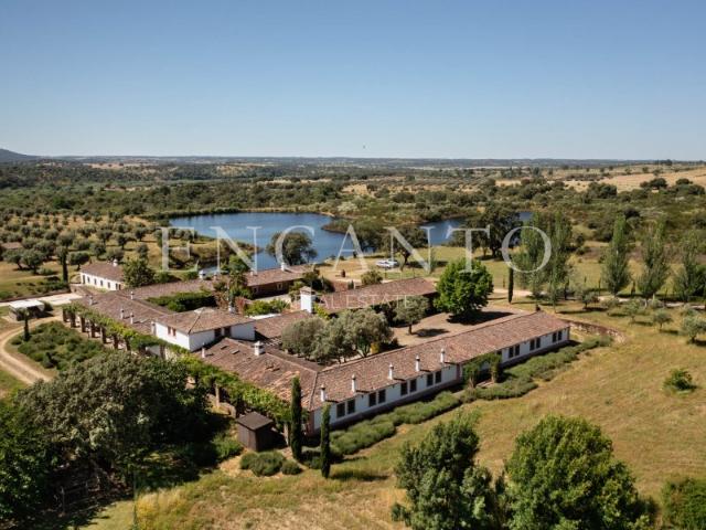 Herdade com 80 hectares e 2000 m2 de construção em Castelo Branco