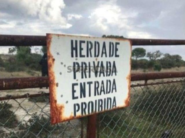 Herdade com 82.5525 m2, Situada a cerca de 2 km do centro de estágios do Sporting Clube de Portugal