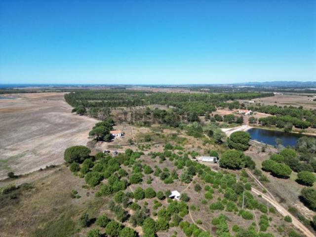 Herdade com fabulosa vista mar. Moradia com 219 m2 e terreno com 75.000 m2 em São Teotonio, Odemira