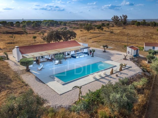 Herdade de Luxo com 20 ha, com piscina em Évora, Alentejo