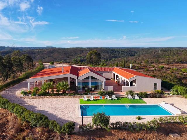 Herdade de 271 Hectares com Villa de Luxo, 9 Lagoas e Mais 412m² Bensafrim e Barão de São João