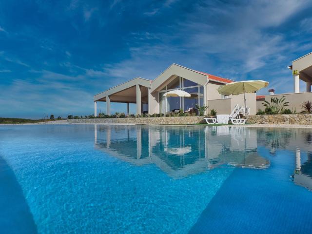 Herdade de 271 Hectares no Barlavento Algarvio, com moradia + 4 estudios, piscina, 9 barragens, 3 estufas