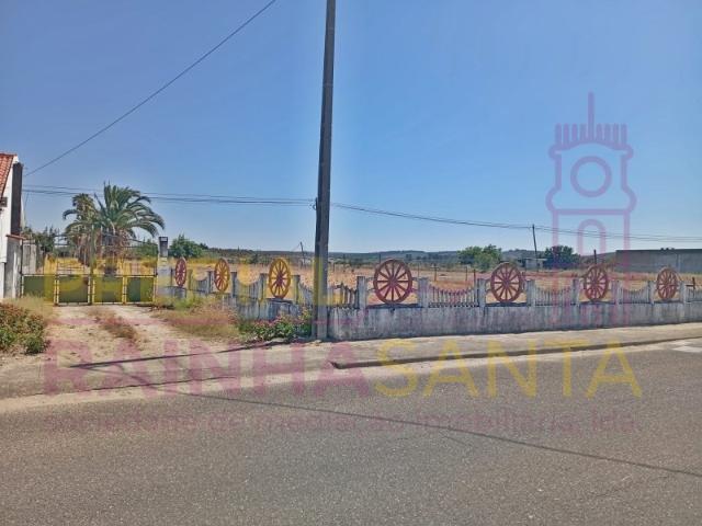 Herdade toda murada com artigo urbano 1460 m2 e rústico com 16.280 m2