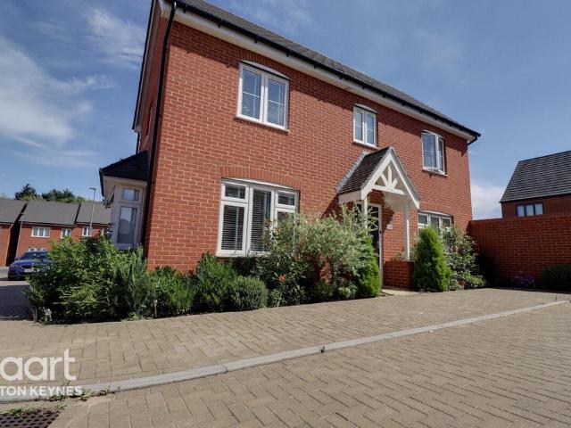 Herdwick Avenue, Whitehouse Park 3 bed detached house to rent £1,950 pcm £450 pw