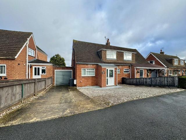 Hereford Lawns, Swindon, SN3 1LB 2 bed semi detached house to rent £1,250 pcm £288 pw