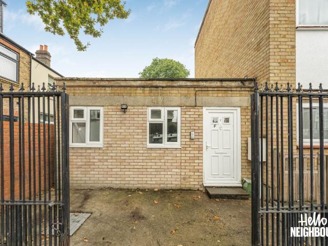 Hereford Road, London W3, 2 bed flat to rent, £1,950 pcm | PrimeLocation