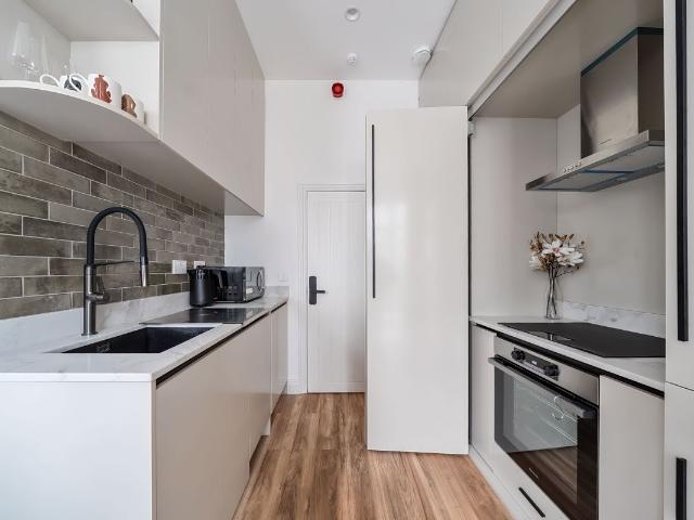 Hereford Road, London W2, Studio to rent, £2,600 pcm | PrimeLocation