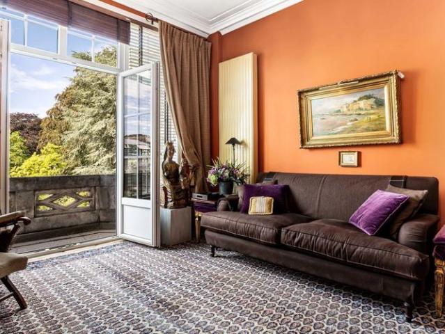 Herenwoning te huur in Ukkel voor € 5.000 met 5 slaapkamers