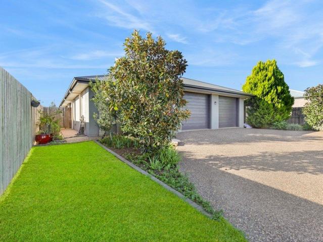 Here's THE BEST OF BOTH WORLDS: Rental Income Right Now … Future Move In Freedom Later. Glenvale HALF DUPLEX Unit