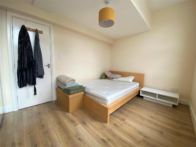 Hereward Road, LONDON 4 bed house to rent £3,800 pcm £877 pw