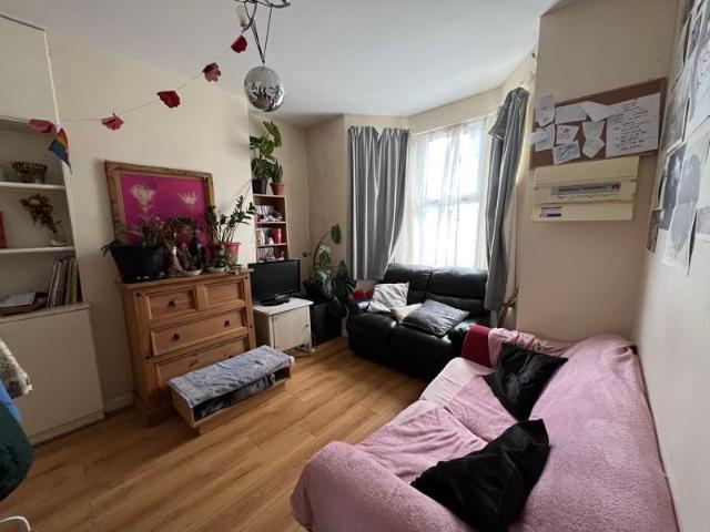Hereward Road, London SW17, 4 bed property to rent, £4,000 pcm | PrimeLocation