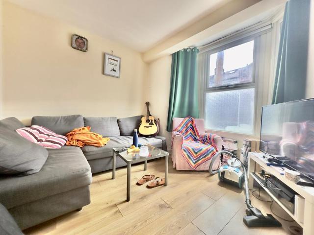 Hereward Road, SW17 7EY 4 bed terraced house to rent £3,900 pcm £900 pw