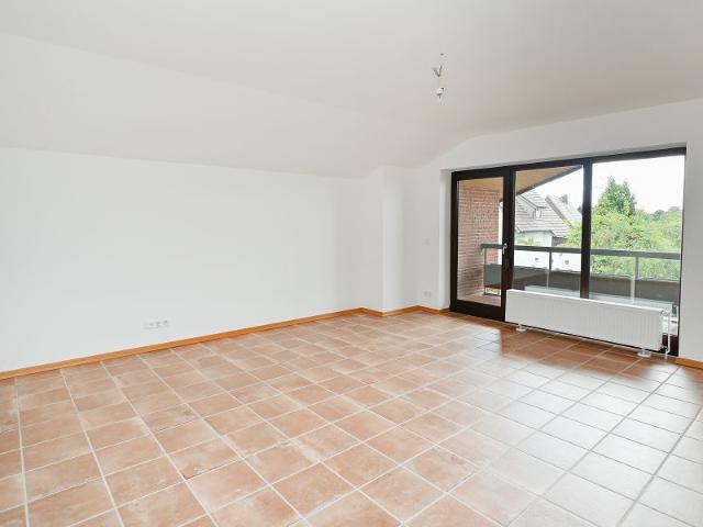 Herford Stiftberg: Attraktive Etagenwohnung mit Balkon im renovierten Zwei Parteien Haus!