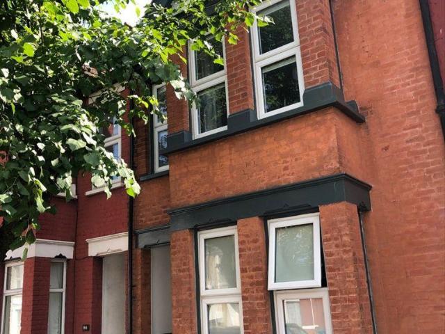 Herga Road, Harrow Studio to rent £900 pcm £208 pw