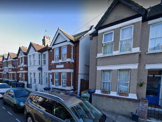 Herga Road, Wealdstone HA3, 2 bed flat to rent, £1,800 pcm | PrimeLocation