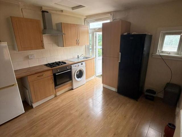 Herga Road, Wealdstone HA3, 3 bed flat to rent, £1,850 pcm | PrimeLocation