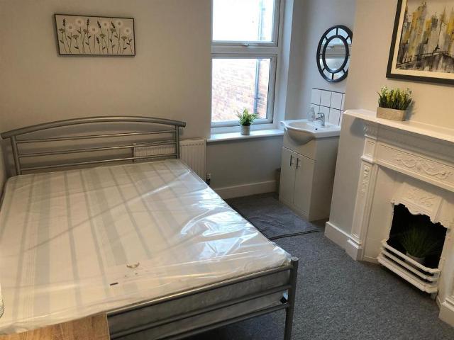 Herga Road, Wealdstone HA3 5AT 1 bed in a house share to rent £750 pcm £173 pw