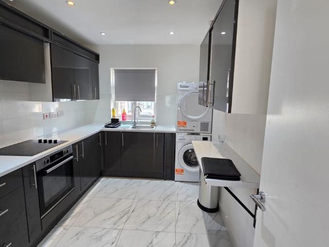 Heriot Road, London NW4, 4 bed flat to rent, £3,000 pcm | PrimeLocation
