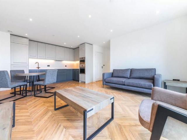 Heritage Walk, Kingston Upon Thames KT1 2 bed flat to rent £3,000 pcm £692 pw
