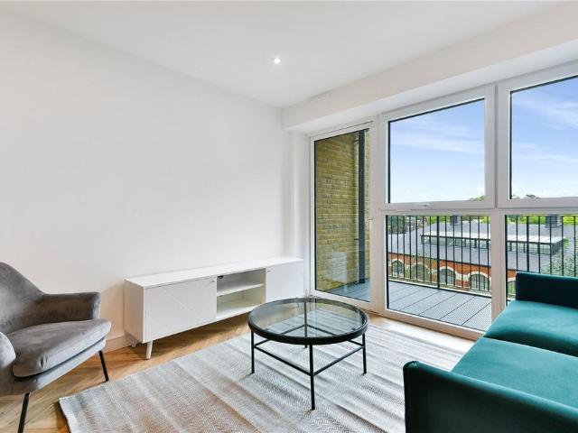 Heritage Walk, Kingston upon Thames. 2 bed apartment to rent £3,200 pcm £738 pw