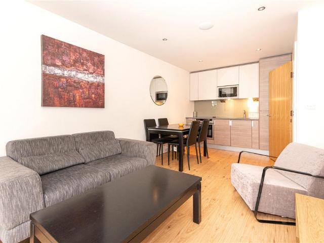 Heritage Avenue, London, NW9 1 bed apartment to rent £1,700 pcm £392 pw