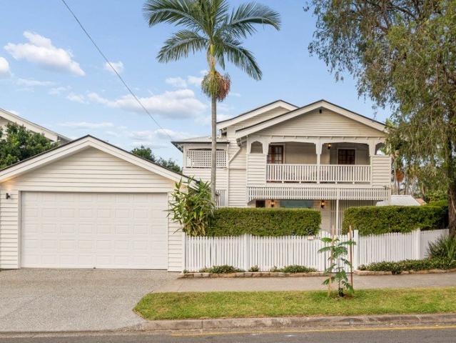 CHARACTER CHARM COMBINED WITH MODERN LUXURY IN THE HEART OF GRACEVILLE