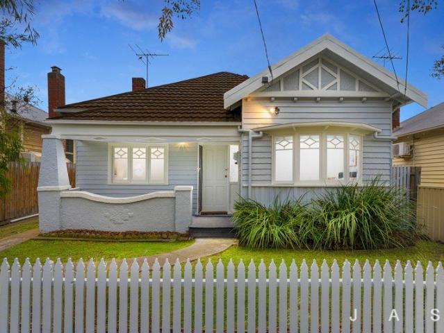 Heritage Charm, Superb Lifestyle Location